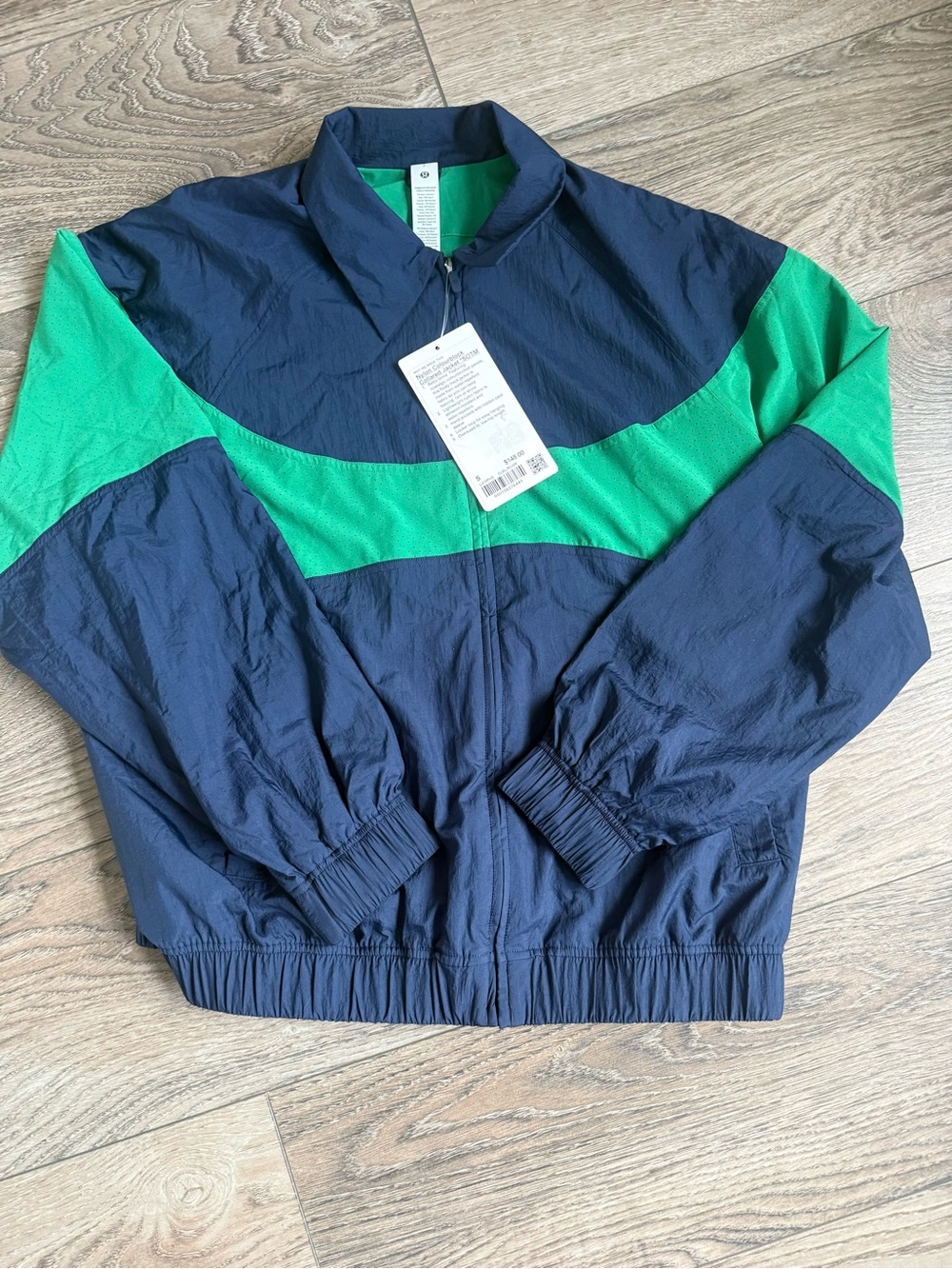 89. Lululemon Nylon Colourblock Collared Jacket NWT Size S Navy Green